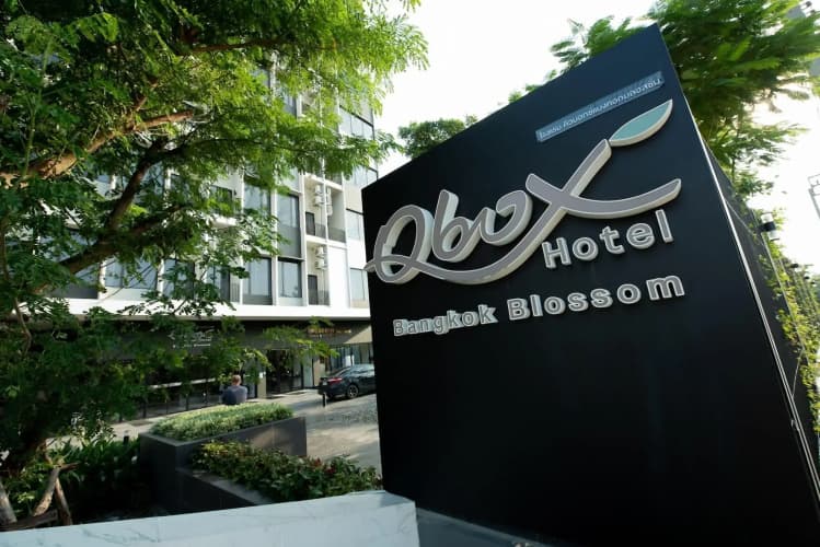 Q-Box Bangkok Blossom Hotel 2