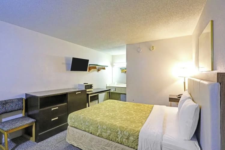 Brookville Inn By OYO Near Dayton International Airport 4