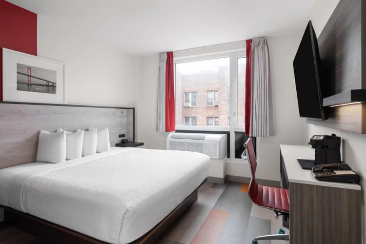 Ramada by Wyndham Brooklyn Near Flatbush 4