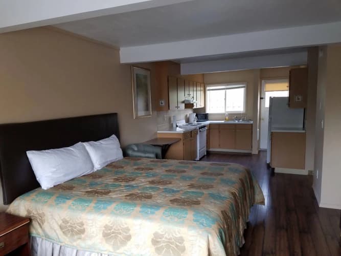 Townhouse Motel 3