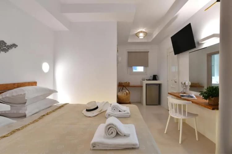 Ammos Luxury Rooms & Home Paros 3
