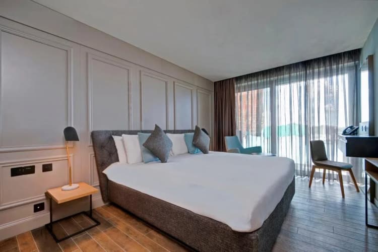 Land's End, Boutique Hotel 4