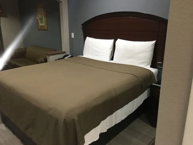 Hotel O Regency Suites Houston - IAH Beltway 8 4
