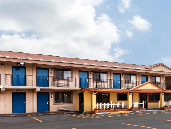 Red Carpet Inn Newark Area main