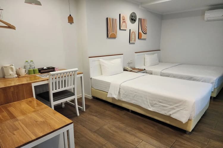 J Place Hotel 4
