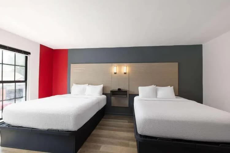 Ramada By Wyndham Studio Suites Dothan 2