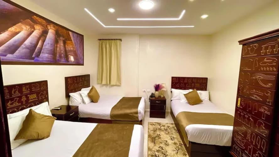 Nemes Pyramids View INN 5