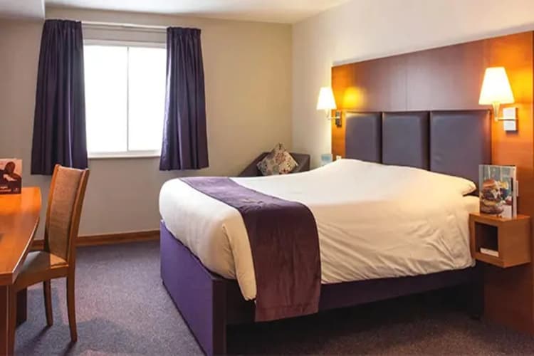 Premier Inn  Swindon North 5