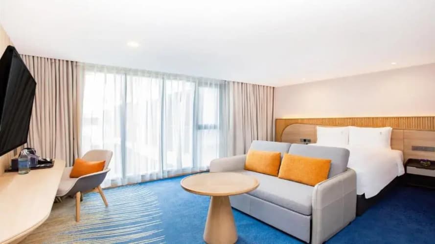 Holiday Inn Express & Suites Bangkok Central Pier 5