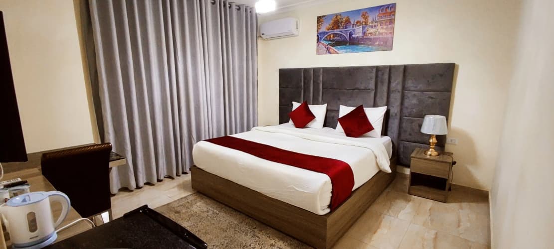 Golden Hotel 2