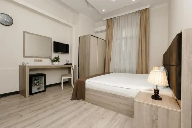 Deluxe City Hotel 2