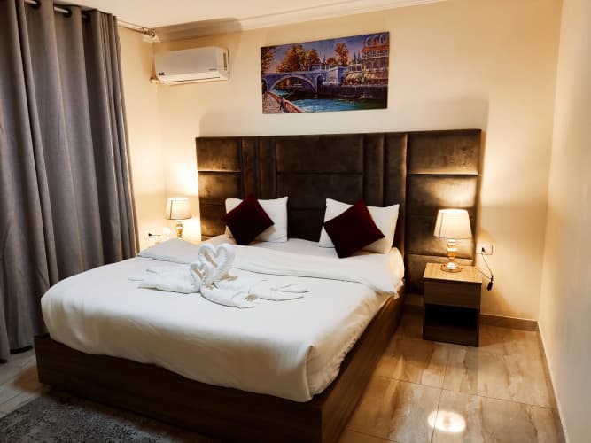 Golden Hotel 5