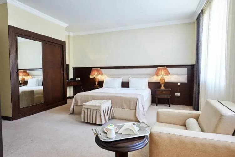 Smith Hotel 2