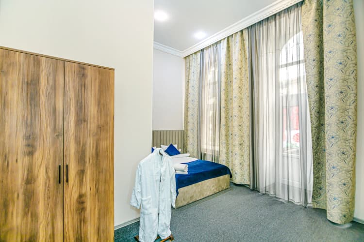 Bristol Hotel Baku main