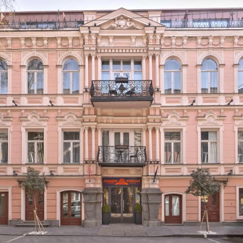 Heritage Hotel & Suites 2