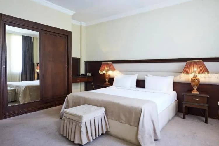 Smith Hotel 3