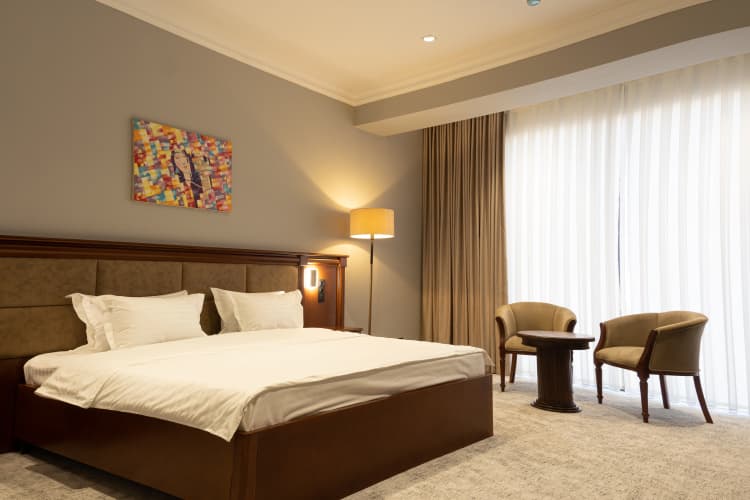 Mir Luxe Plaza Hotel 3