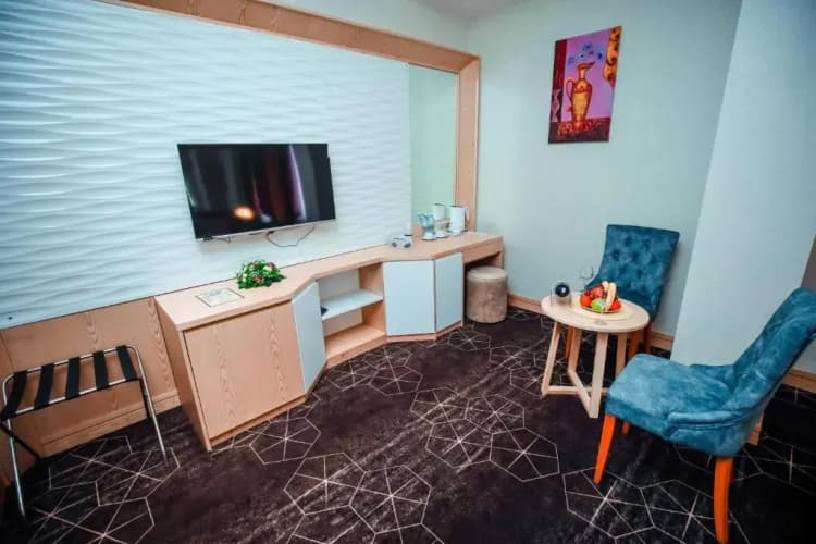 Regal Inn Badamdar Hotel 4