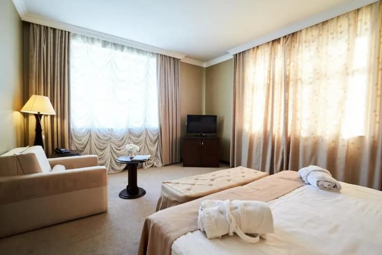 Smith Hotel 4