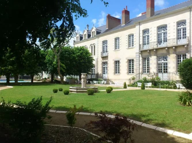 Perier Du Bignon main