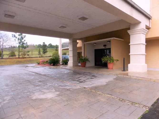 Home Town Inn And Suites 3