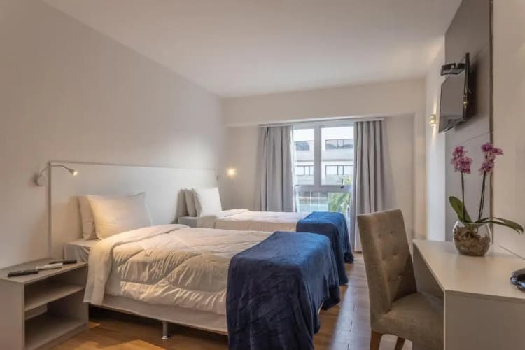 Americas Townhouse Hotel 4