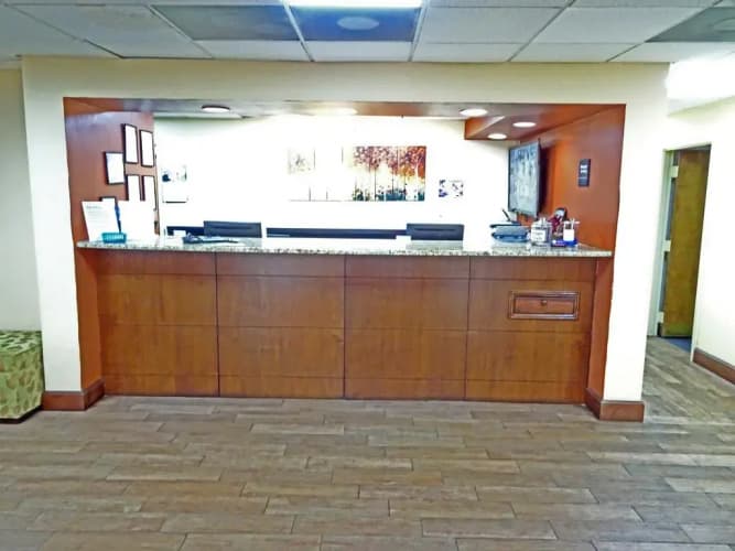 Home Town Inn And Suites 4