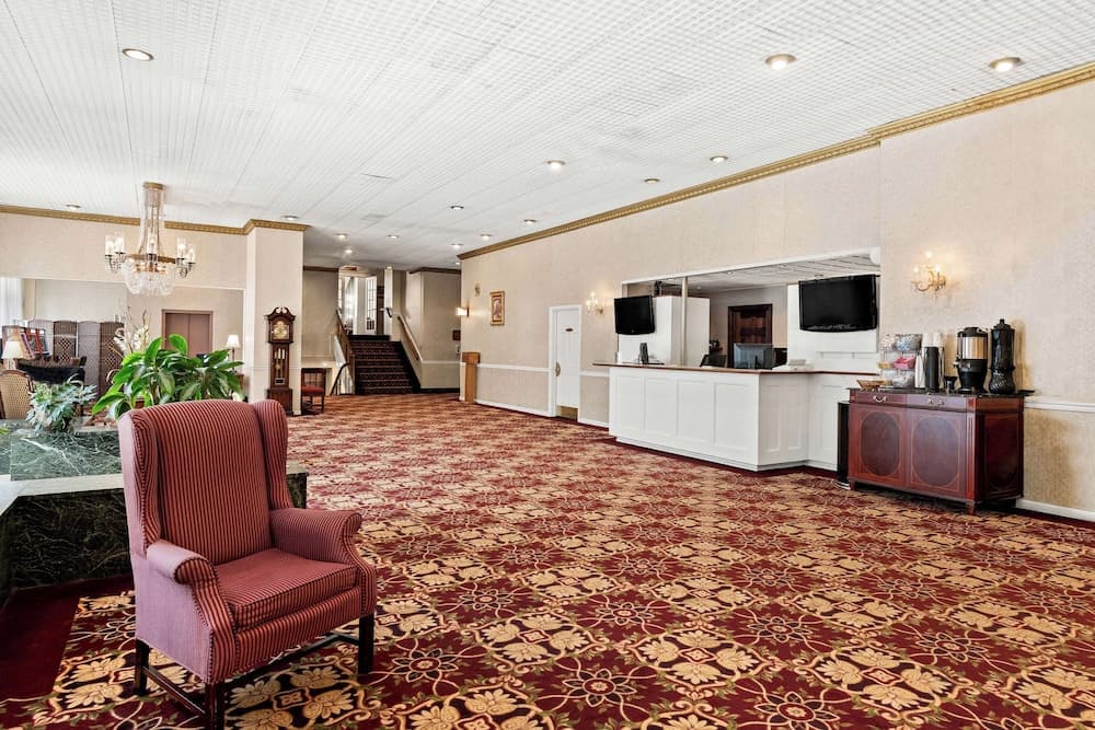 The Genetti Hotel & Suites main