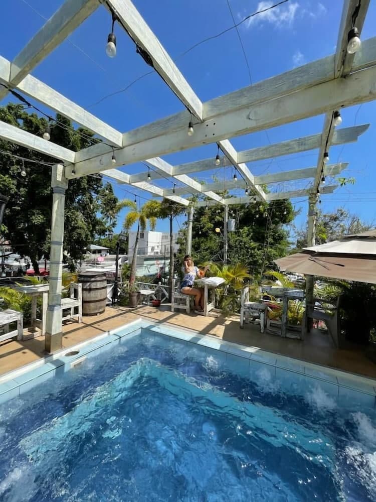 Hostal Batey 2