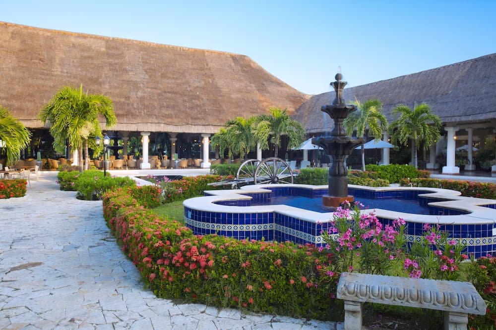 Grand Palladium Colonial Resort & Spa 2