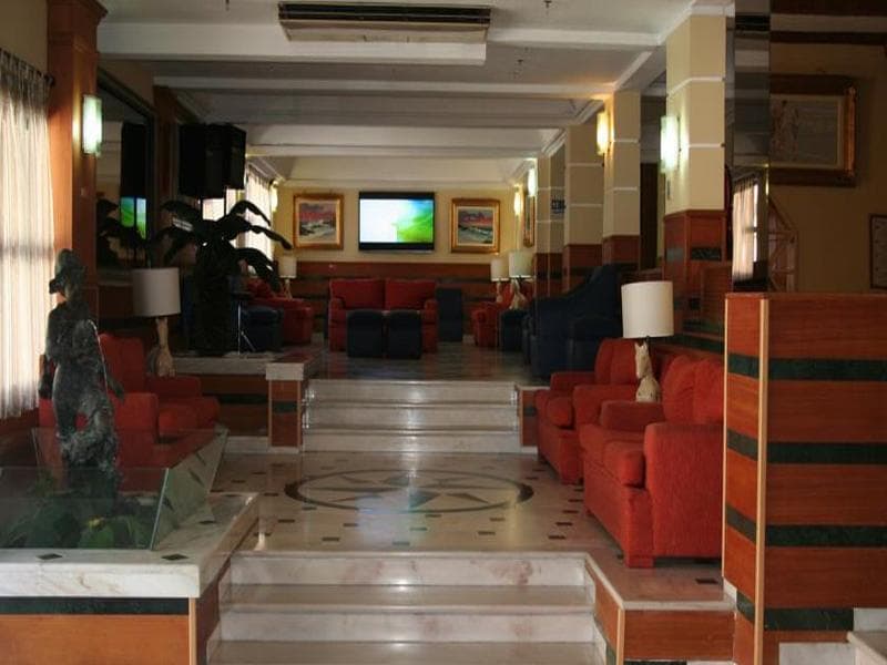 Baia Beach Hotel 4