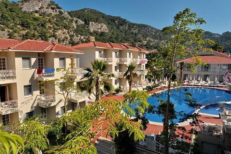 Blue Lagoon Delux Hotel 3