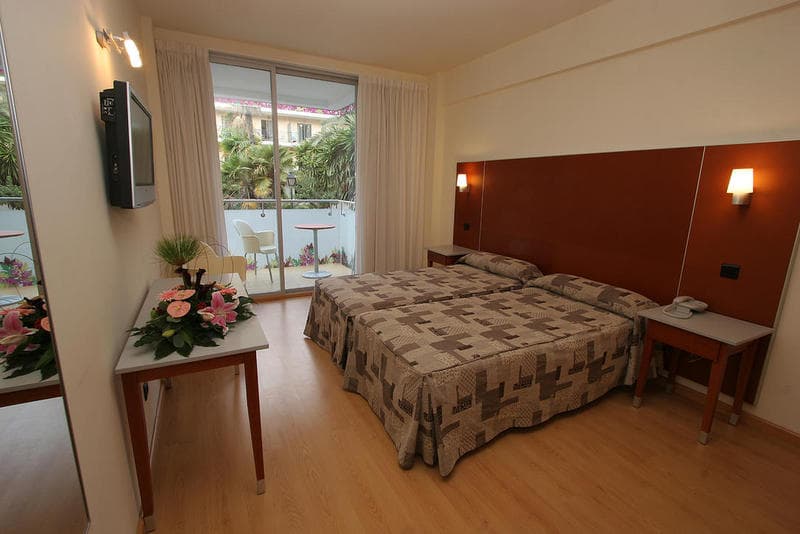 Hotel Oasis Plaza 4