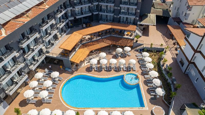 Clover Magic Park Side Hotel 2