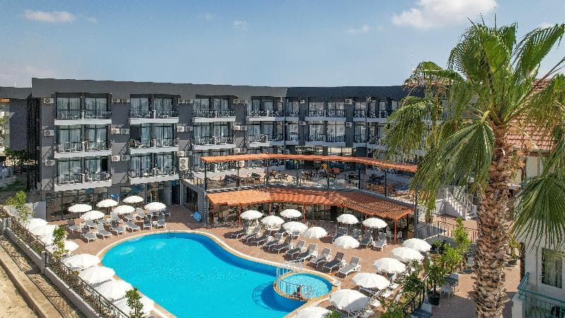 Clover Magic Park Side Hotel 3