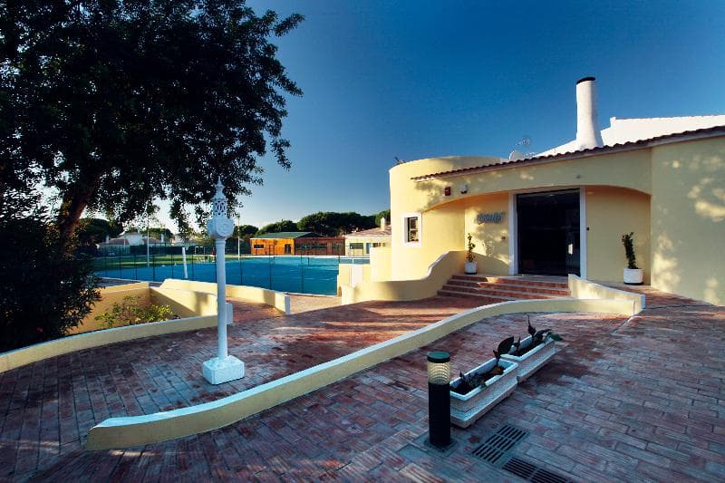 Browns Sports & Leisure Club 4
