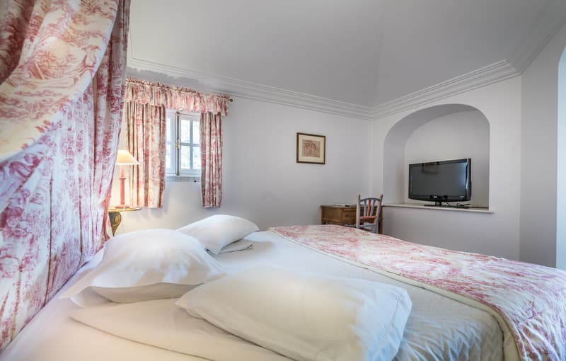 Lawrence's Hotel 5