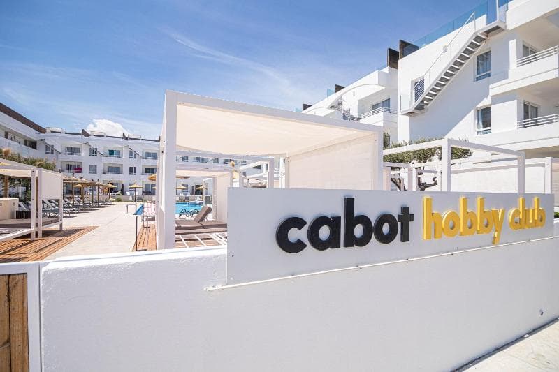 Cabot Hobby Club Apartments 4