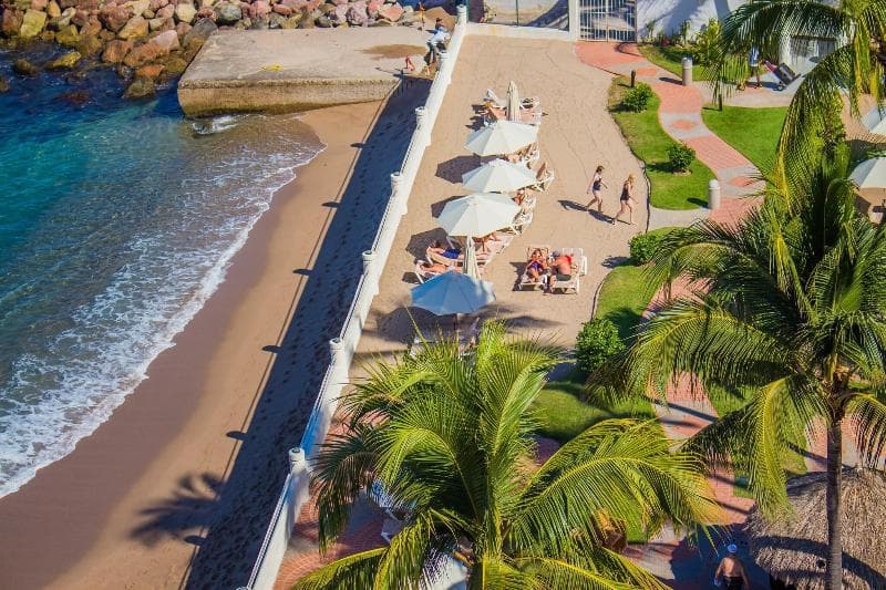 Plaza Pelicanos Grand Beach Resort 5