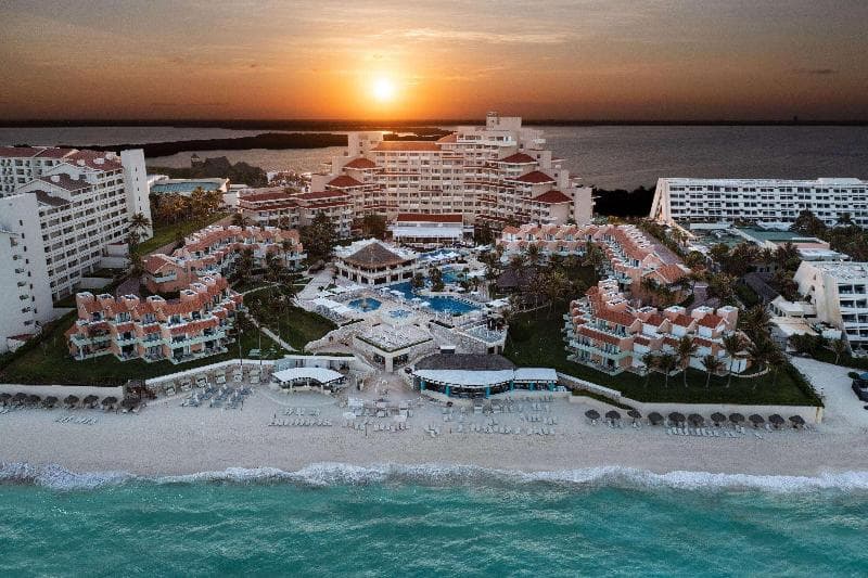 Wyndham Grand Cancun All Inclusive Resort & Villas 3