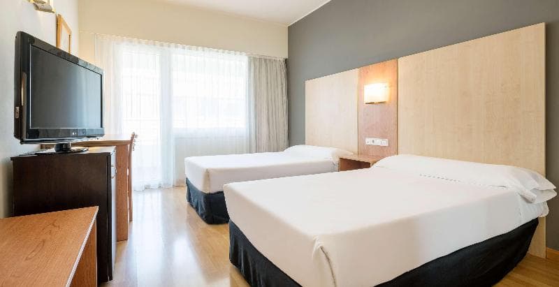 Hotel Ilunion Romareda 5