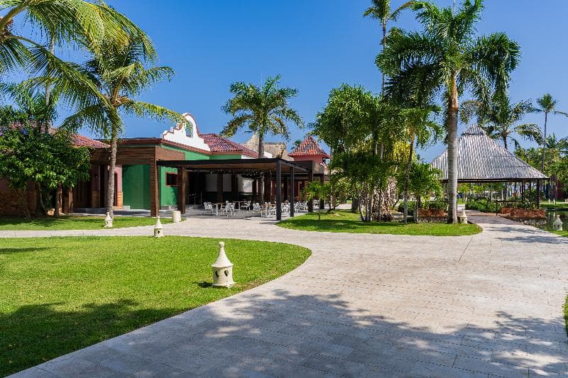 Tropical Deluxe Princess 4