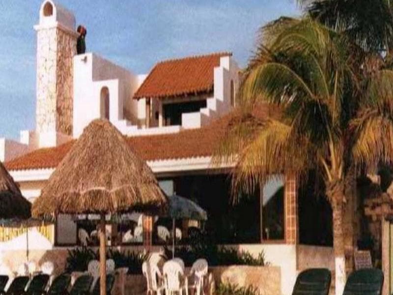 Pelicano Inn Playa Del Carmen - Beachfront Hotel photo 1