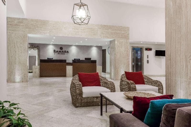 Ramada Plaza By Wyndham Leon 5