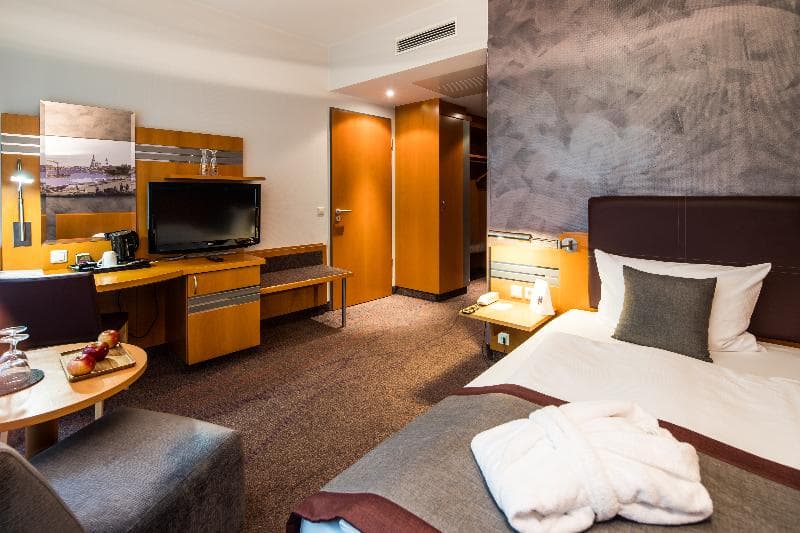 Ramada by Wyndham Dresden 5