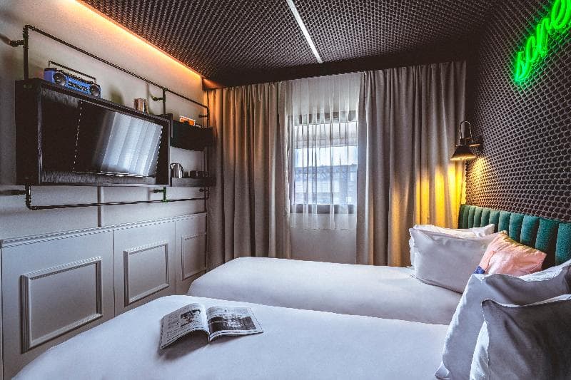 Remix Hotel 3
