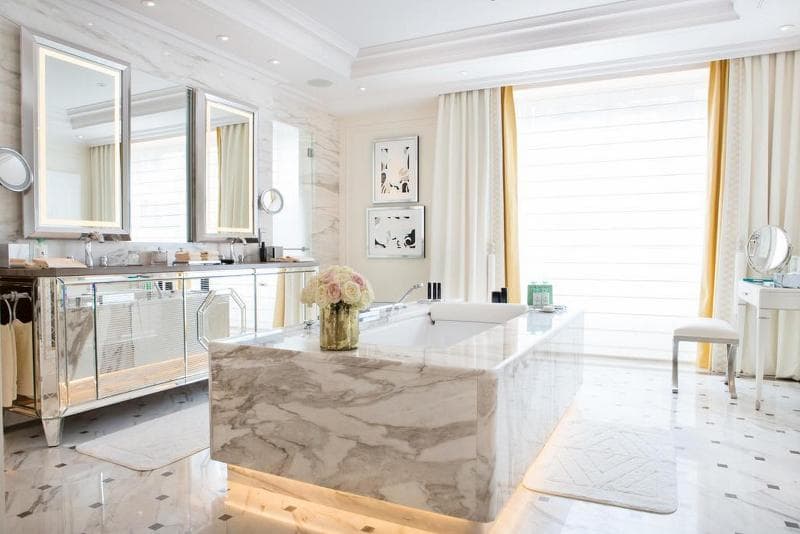 Four Seasons Hotel Paris 2