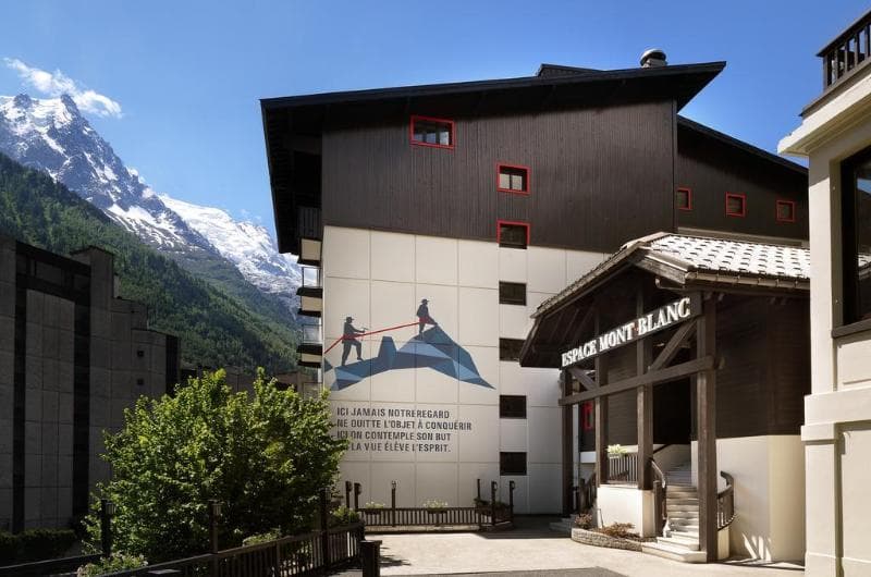 Chalet Hôtel Le Prieuré & Spa main