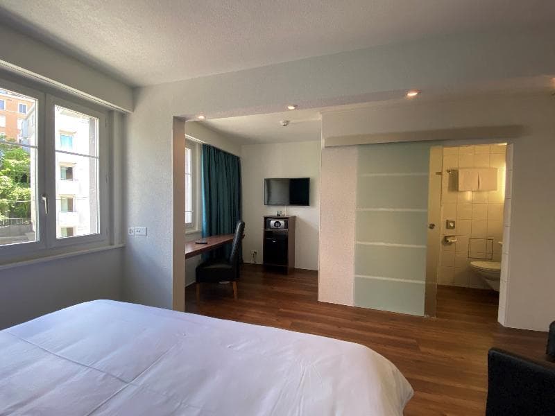Royal Hotel Zurich (Ex-Comfort Inn) 3