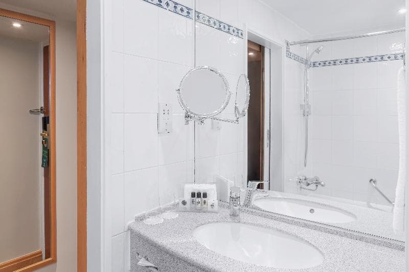 Holiday Inn London Kensington Forum photo 1